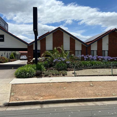 Melton Motor Inn And Apartments Εξωτερικό φωτογραφία