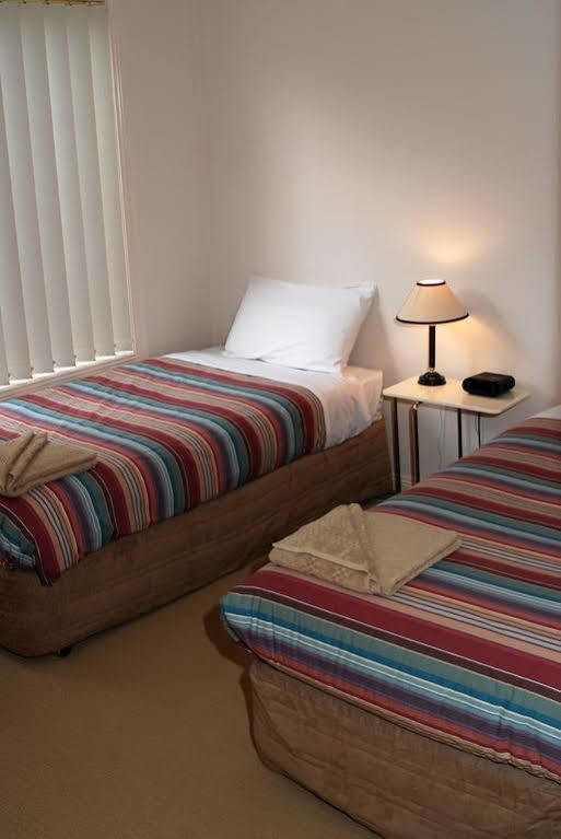 Melton Motor Inn And Apartments Εξωτερικό φωτογραφία
