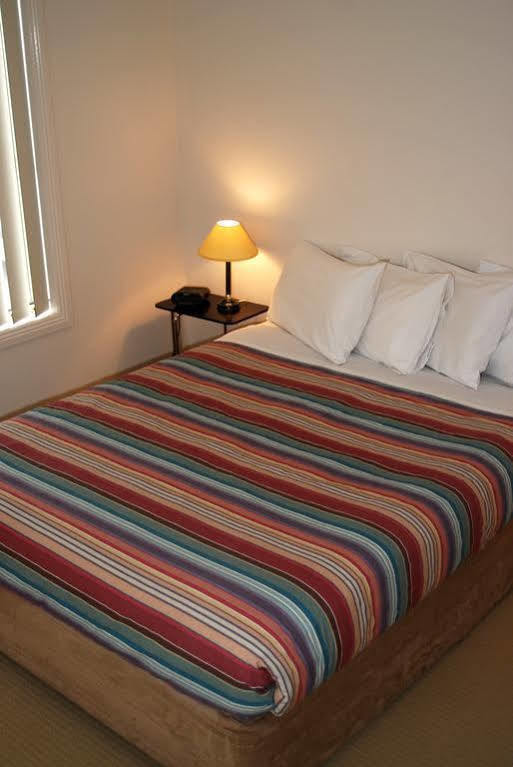 Melton Motor Inn And Apartments Εξωτερικό φωτογραφία